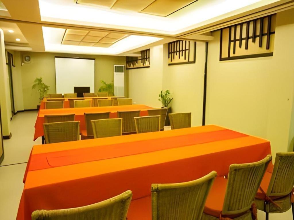 L Square Hotel Tarlac City Extérieur photo