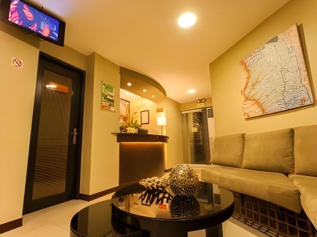 L Square Hotel Tarlac City Extérieur photo