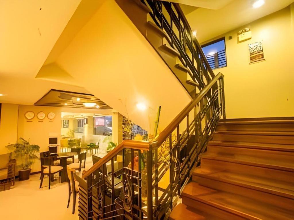L Square Hotel Tarlac City Extérieur photo