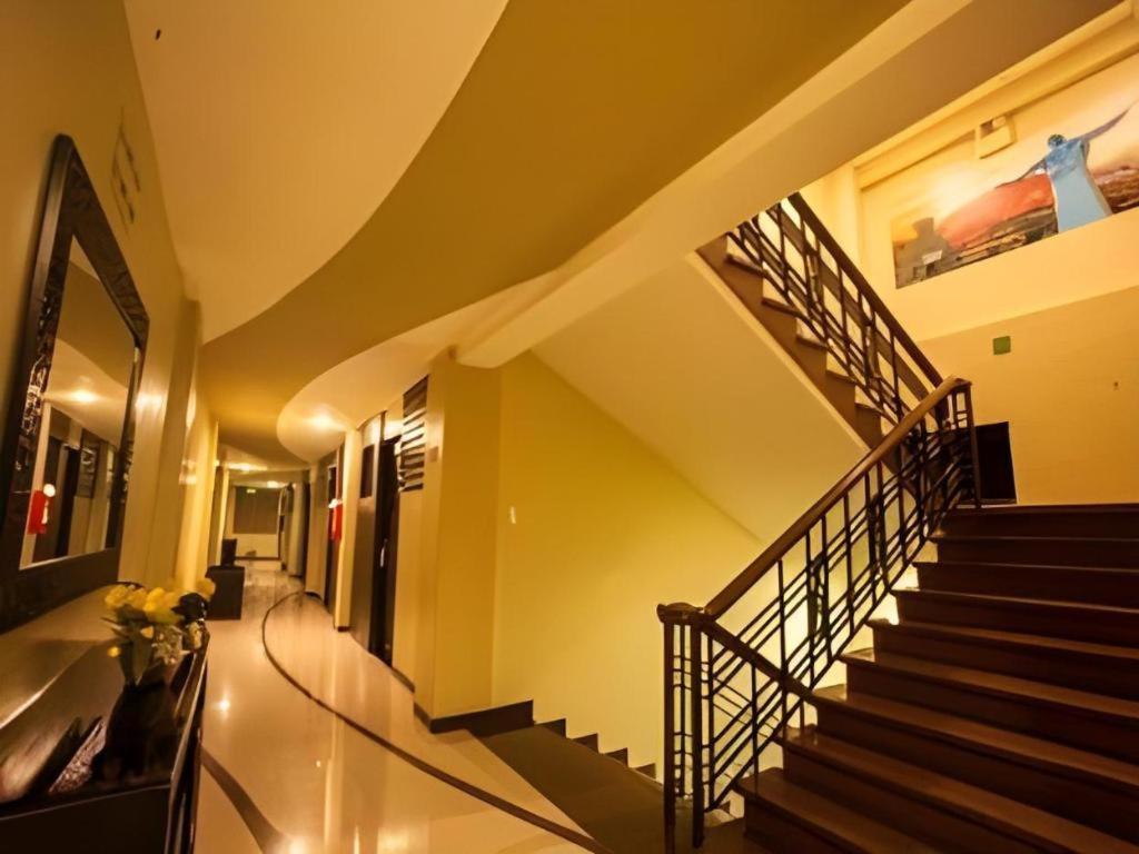L Square Hotel Tarlac City Extérieur photo