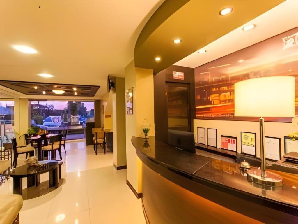 L Square Hotel Tarlac City Extérieur photo