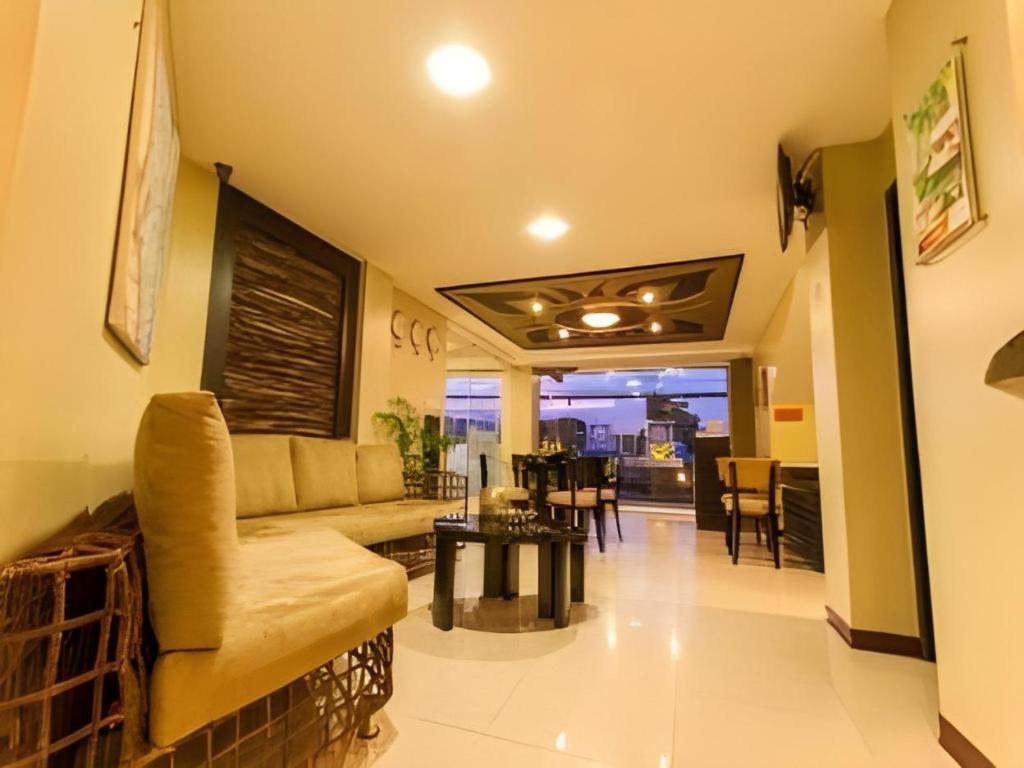 L Square Hotel Tarlac City Extérieur photo