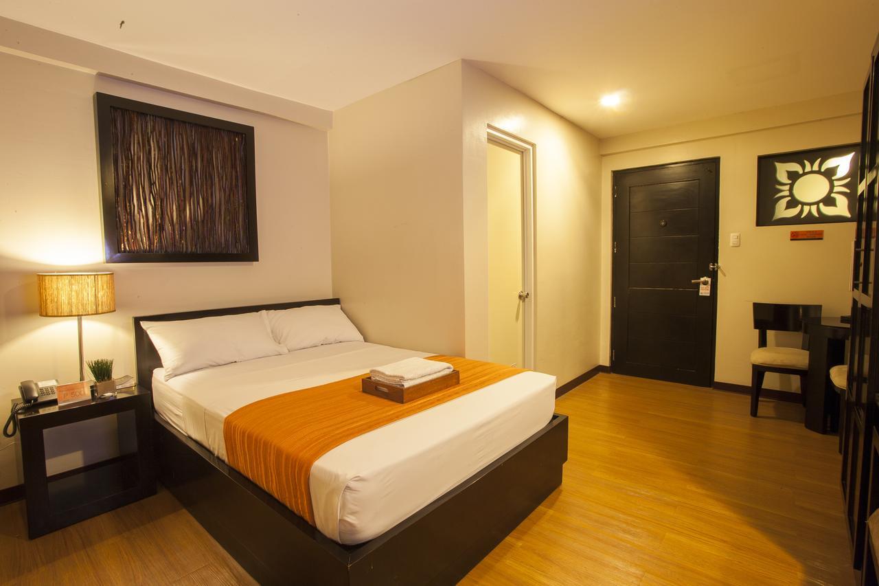 L Square Hotel Tarlac City Extérieur photo