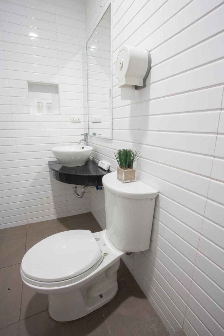L Square Hotel Tarlac City Extérieur photo